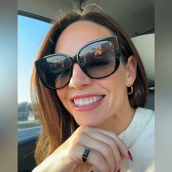 Meet your Posher, Jennifer - Picture 1 of 1